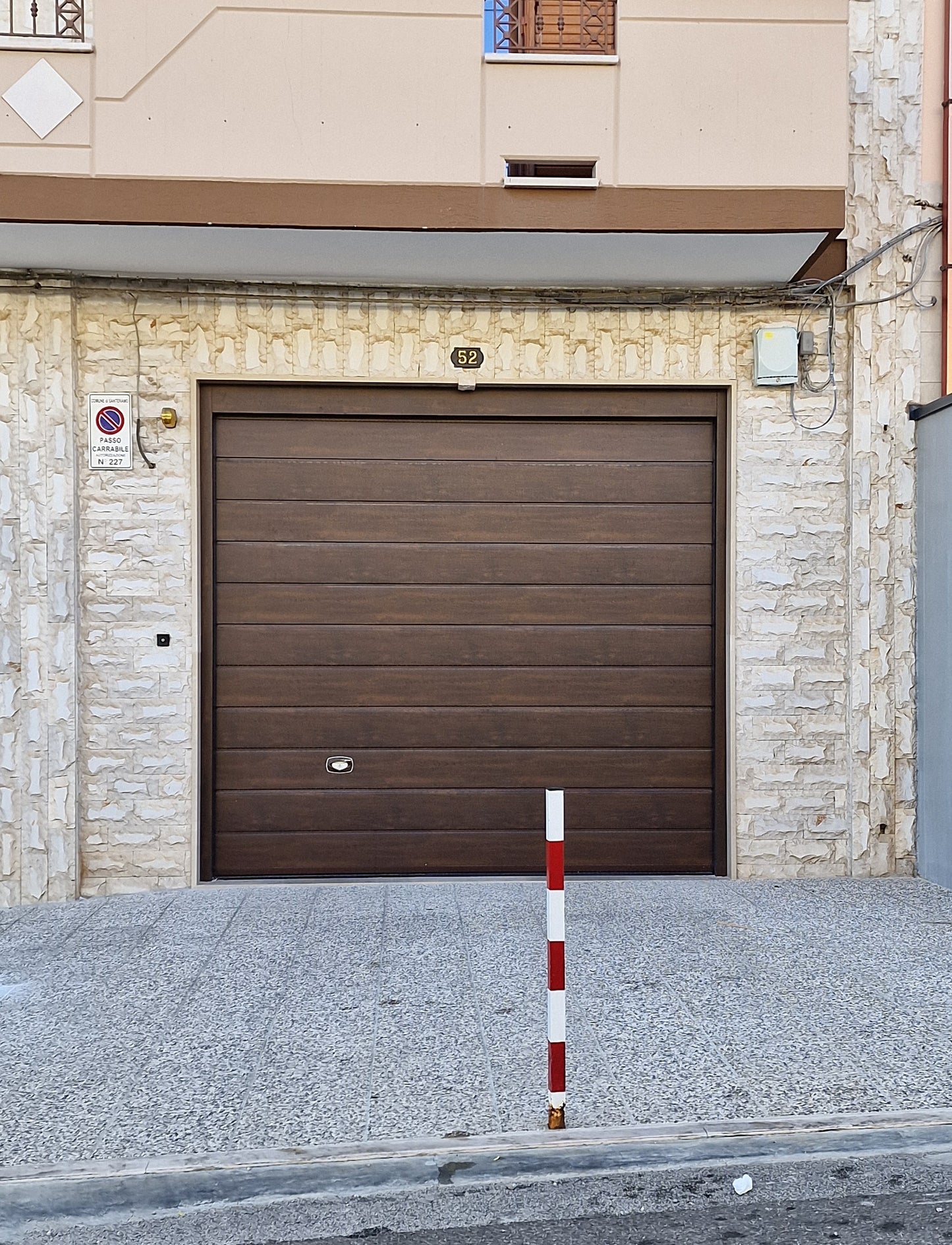 PORTONI SEZIONALI USO ABITATIVO